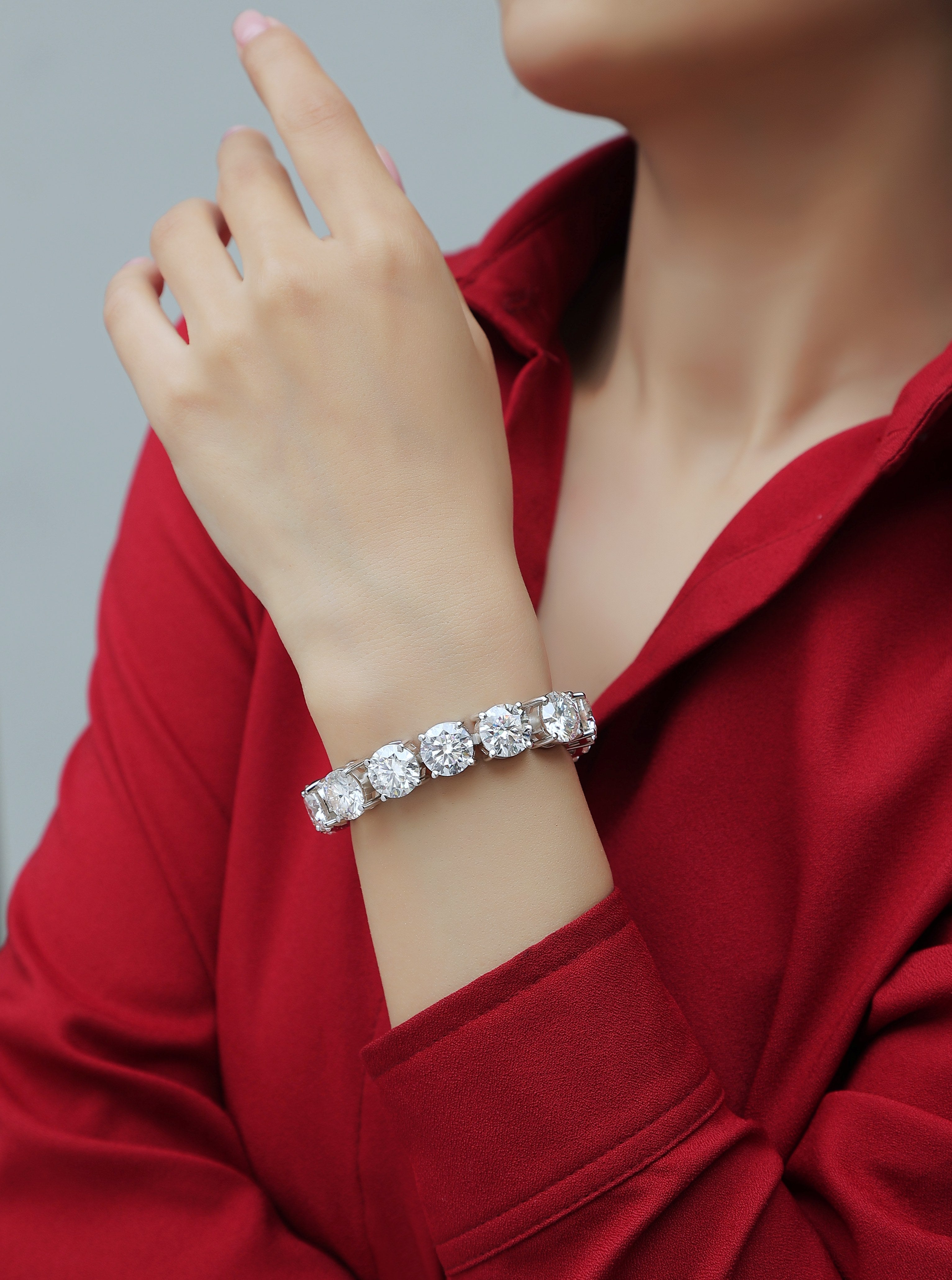 Half Summer Splendor - Luxurious And Fashionable Light Luxury Jewelry Silver Bracelet And Bracelet Set With Top-quality Moissanite, S925 Silver Plated Platinum.