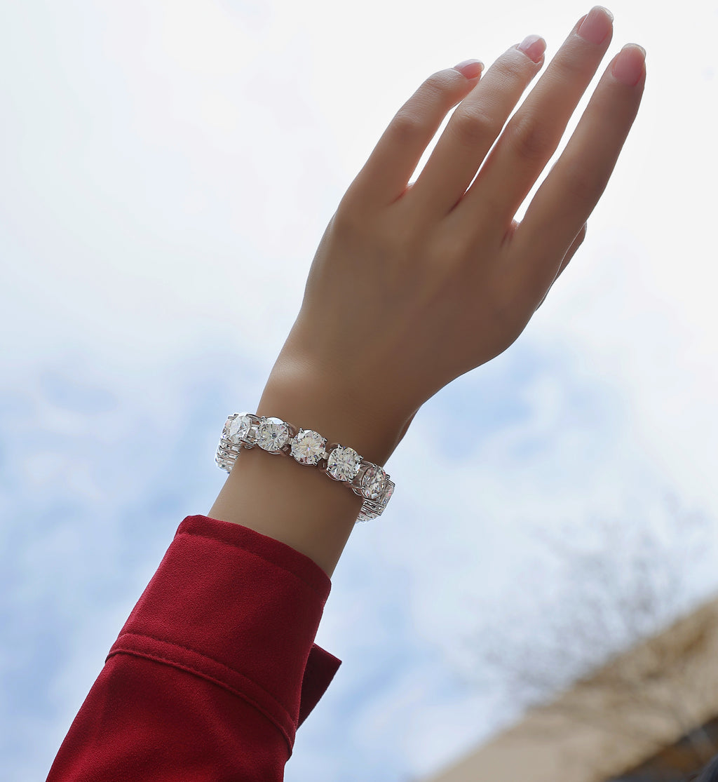 Half Summer Splendor - Luxurious And Fashionable Light Luxury Jewelry Silver Bracelet And Bracelet Set With Top-quality Moissanite, S925 Silver Plated Platinum.